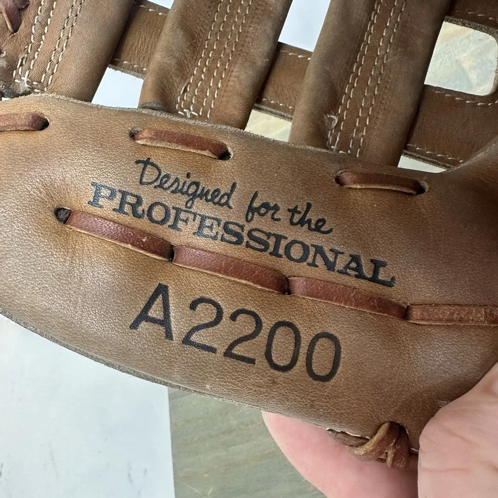 Wilson PRO STAFF Right Hand Throw Baseball Glove A2200 Centerfold JAPAN Adult Sz